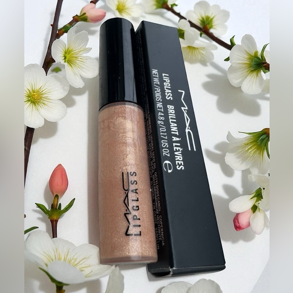 MAC SHE’S A STAR LIPGLASS. RARE. NEW IN BOX.